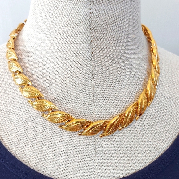 Stunning vintage Napier leaf goldtone 17" necklace - Picture 1 of 5